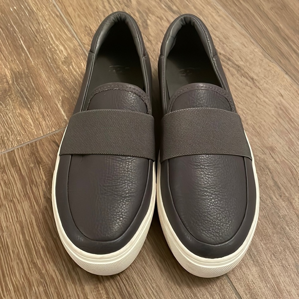 UGG Slip on Sneaker/Loafers Size 7